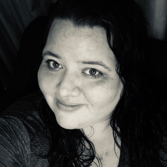 Meet your Posher, Stephanie - Picture 1 of 1